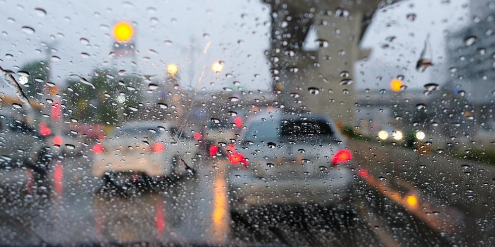 Safety tips for driving in stormy weather conditions