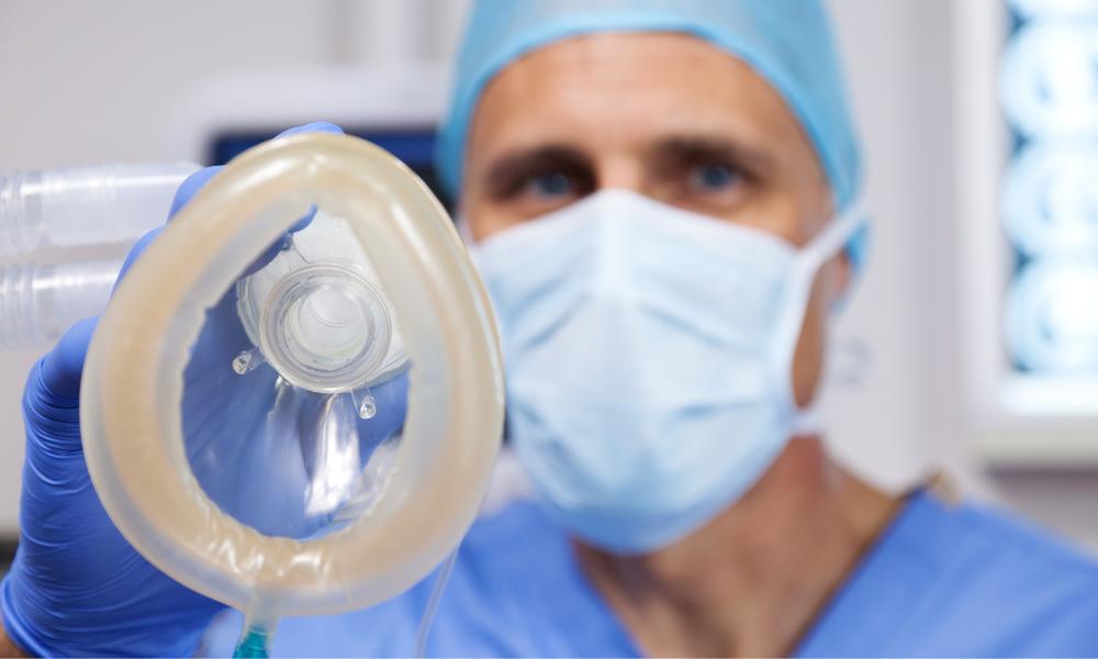 What common risk factors can lead to anesthesia issues?