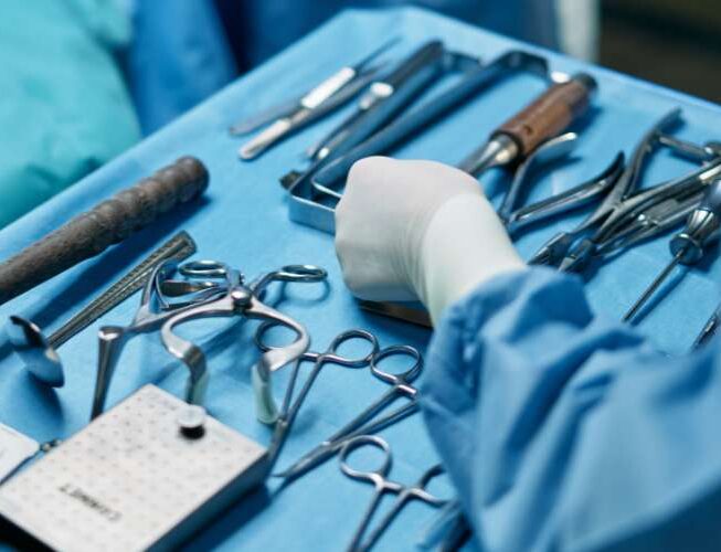 defective knee replacement device